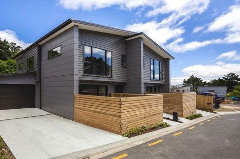 Photo of property in 27 Brindle Way, Newlands, Wellington, 6037