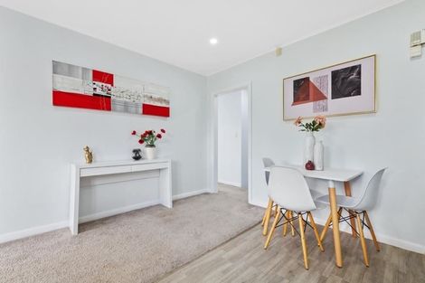 Photo of property in 70 Forrest Hill Road, Forrest Hill, Auckland, 0620