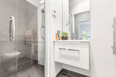 Photo of property in 21 Liberation Road, Papakura, 2110