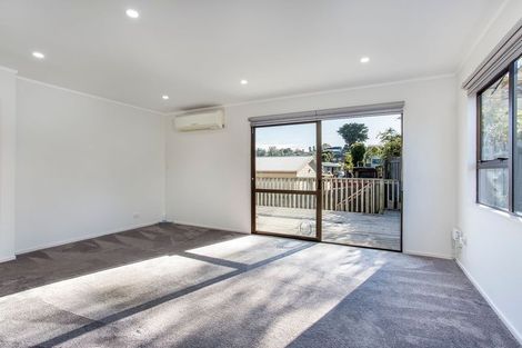 Photo of property in 7 Flaunty Place, West Harbour, Auckland, 0618
