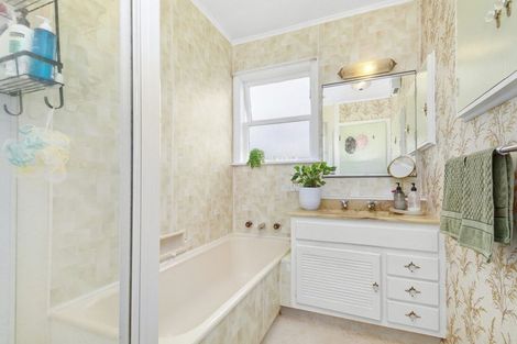 Photo of property in 64 Larsen Crescent, Tawa, Wellington, 5028