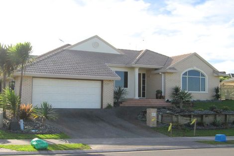 Photo of property in 32 Kath Hopper Drive, Orewa, 0931