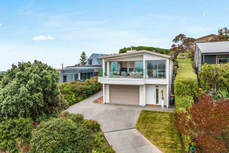 Photo of property in 320 Cannon Hill Crescent, Mount Pleasant, Christchurch, 8081