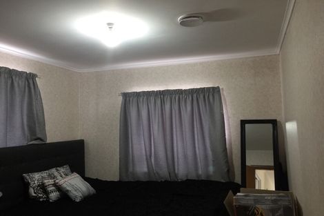 Photo of property in 18 Vera Road, Te Atatu South, Auckland, 0610