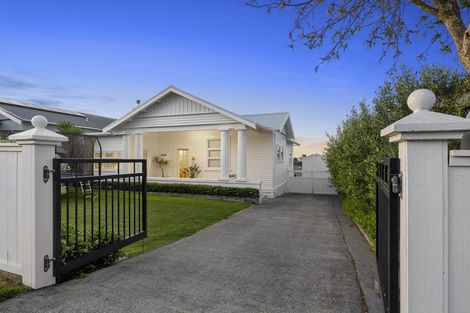 Photo of property in 18 Dorset Avenue, Westown, New Plymouth, 4310
