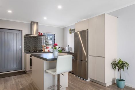 Photo of property in 19/9 Surrey Street, Tawa, Wellington, 5028