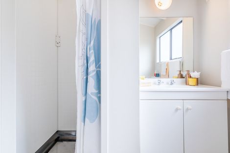 Photo of property in 2/120 Sunnyside Road, Sunnyvale, Auckland, 0612