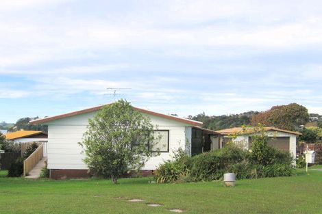 Photo of property in 17 Ngatira Place, Snells Beach, 0920