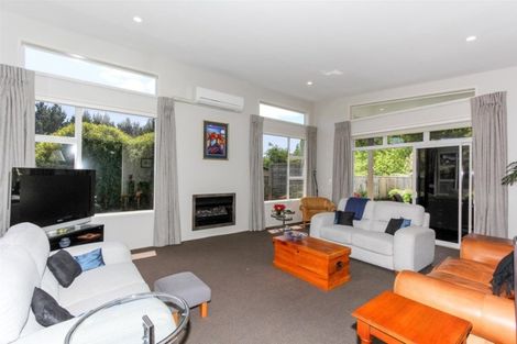 Photo of property in 10b Long Place, Frankleigh Park, New Plymouth, 4310