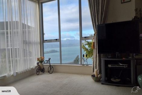 Photo of property in 2b Sunhaven Drive, Newlands, Wellington, 6037