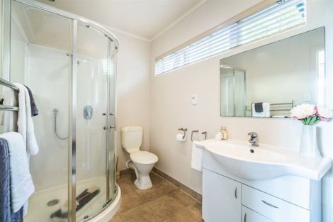 Photo of property in 8 Catrina Avenue, Birkenhead, Auckland, 0626