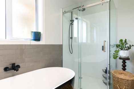 Photo of property in 3 Russell Street, Picton, 7220