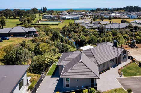 Photo of property in 5 Condor Crescent, Waiwhakaiho, New Plymouth, 4312