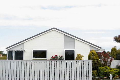 Photo of property in 22 Prestons Road, Redwood, Christchurch, 8051