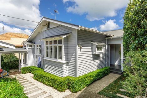 Photo of property in 109 Vauxhall Road, Narrow Neck, Auckland, 0624