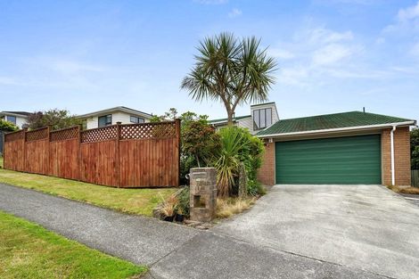 Photo of property in 78 Victory Crescent, Tawa, Wellington, 5028