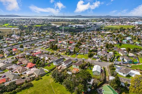 Photo of property in 19 Doone Place, Massey, Auckland, 0614