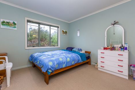 Photo of property in 2/360 East Coast Road, Sunnynook, Auckland, 0630