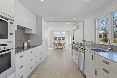 Photo of property in 87 Saint Andrews Hill Road, Mount Pleasant, Christchurch, 8081