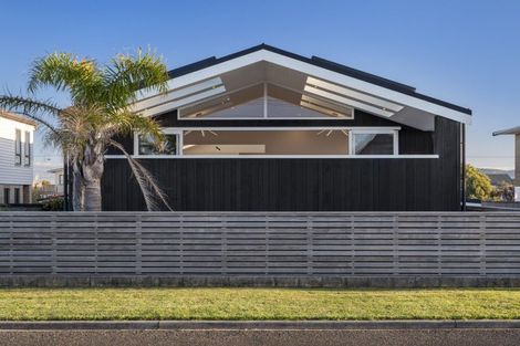 Photo of property in 112 Karewa Parade, Papamoa Beach, Papamoa, 3118