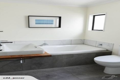 Photo of property in 24 Roslyn Road, Bluff Hill, Napier, 4110