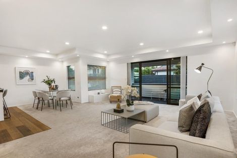 Photo of property in 158b East Coast Road, Forrest Hill, Auckland, 0620