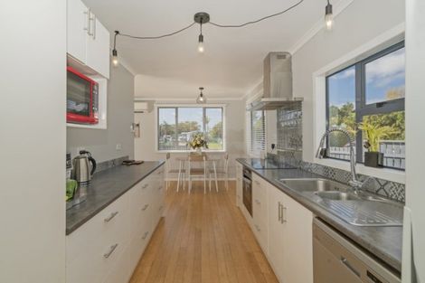 Photo of property in 124 Cook Drive, Whitianga, 3510