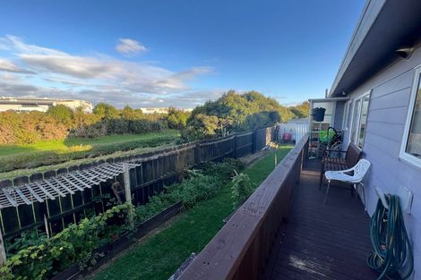 Photo of property in 2/18 Trimdon Street, Randwick Park, Auckland, 2105