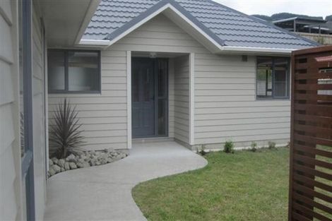 Photo of property in 12 Mcewen Crescent, Riverstone Terraces, Upper Hutt, 5018
