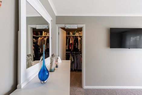 Photo of property in 11 Monaco Grove, Fitzherbert, Palmerston North, 4410