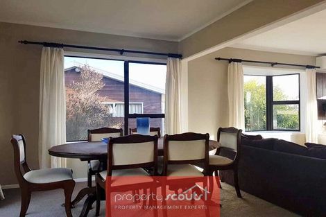 Photo of property in 10 Lindaver Grove, Merrilands, New Plymouth, 4312