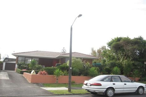 Photo of property in 35 Tupaki Place, Pakuranga Heights, Auckland, 2010
