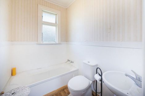 Photo of property in 1 Lena Place, Foxton, 4814