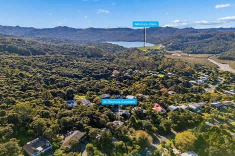 Photo of property in 34 Rauhuia Crescent, Parau, Auckland, 0604