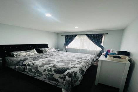 Photo of property in 2 Claywest Place, Glen Eden, Auckland, 0602