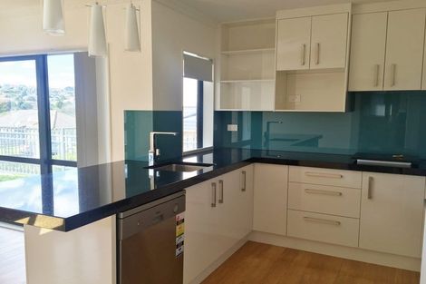 Photo of property in 20 Chieftain Rise, Goodwood Heights, Auckland, 2105