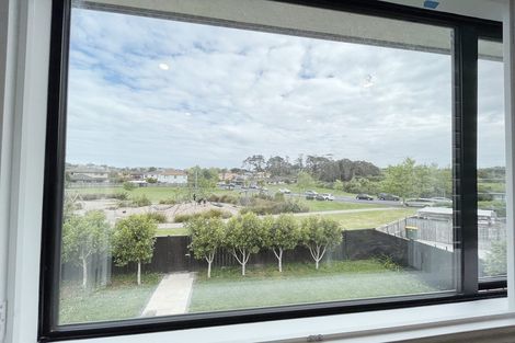 Photo of property in 3 Ballintra Close, Pinehill, Auckland, 0632