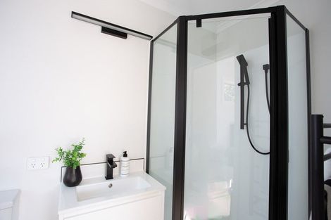 Photo of property in 10 Van Baarle Close, Carterton, 5713