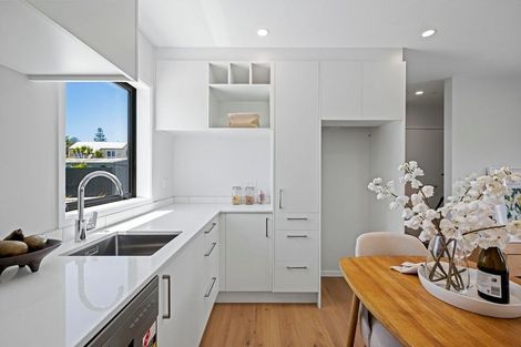 Photo of property in 1/721 Te Atatu Road, Te Atatu Peninsula, Auckland, 0610