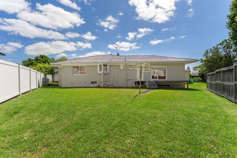 Photo of property in 33 Covil Avenue, Te Atatu South, Auckland, 0610