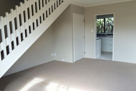 Photo of property in 33a Sunhaven Drive, Newlands, Wellington, 6037