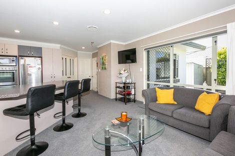 Photo of property in 18 Forbury Way, Taradale, Napier, 4112