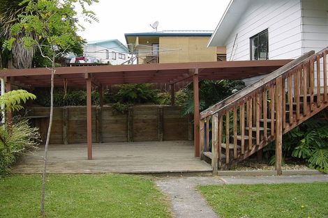 Photo of property in 1 Louise Place, West Harbour, Auckland, 0618