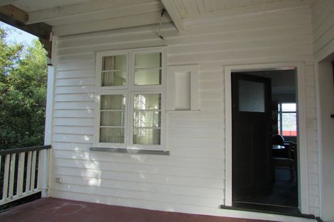 Photo of property in 2 Hawkhurst Road, Lyttelton, 8082