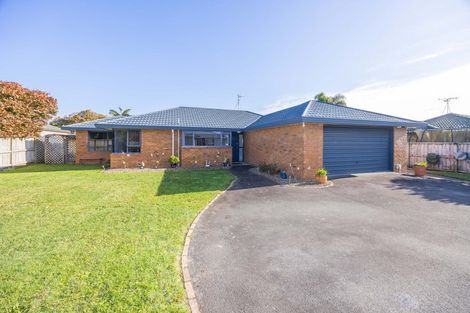 Photo of property in 23 Waiwherowhero Drive, St Andrews, Hamilton, 3200