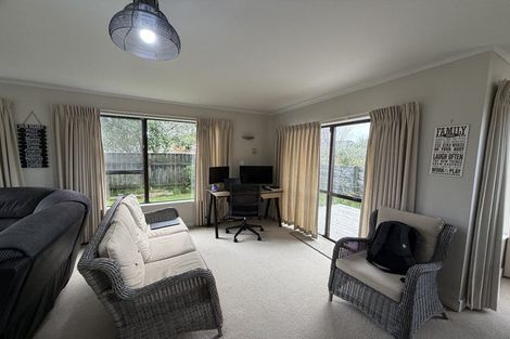 Photo of property in 61 Karina Road, Merrilands, New Plymouth, 4312