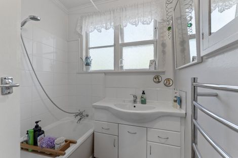 Photo of property in 83 Great North Road, Saint Johns Hill, Whanganui, 4501