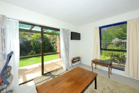 Photo of property in 2 Harkness Place Avonhead Christchurch City