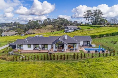 Photo of property in 72 Vaughans Road, Long Bay, Albany, 0792