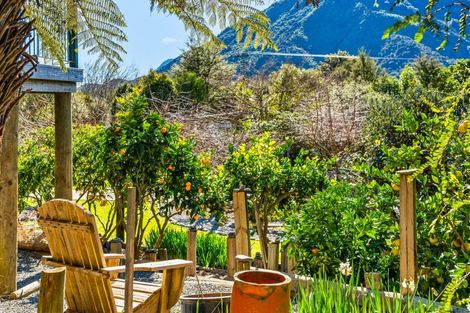 Photo of property in 826 Queen Charlotte Drive, Havelock, Picton, 7281